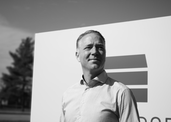 CIRKELN SLUTS NÄR GARAGEPORTEXPERTEN FÖRVÄRVAR ETT 2 TRE GARAGEPORTAR I HÖÖR