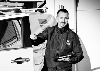 Henrik väljer portar i mörkare toner