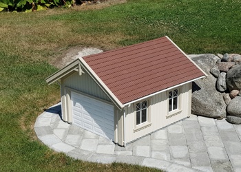 Daniel fixade en garageport till gräsklippargaraget