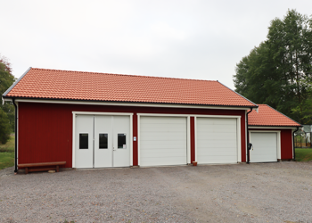 Följ med in till ett 140 kvadratmeter stort garage med 3,5 meter i takhöjd 