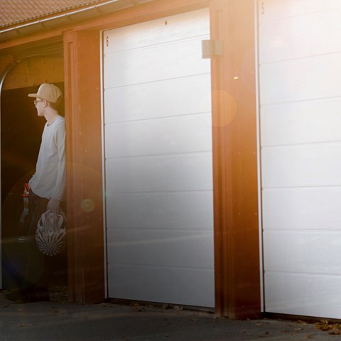 Varför krångla, vi byter din garageport på en dag. Varför krångla, vi byter din garageport på en dag.